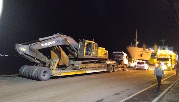 TRUCK LOWBED AND DOLLY for moving Oversize and Overload cargo